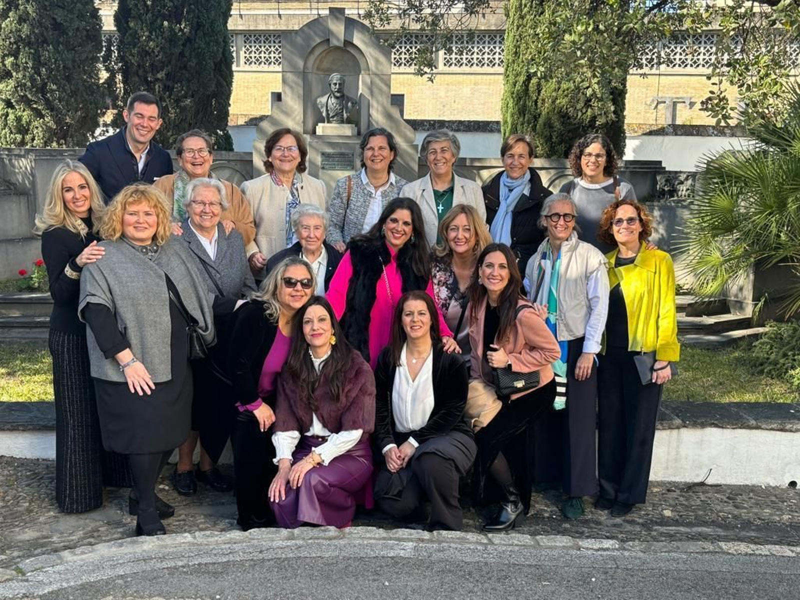 Así fue el gran encuentro por el 75 aniversario del colegio Jesús-María 'El Cuco' en Jerez Así fue el gran encuentro por el 75 aniversario del colegio Jesús-María 'El Cuco' en Jerez