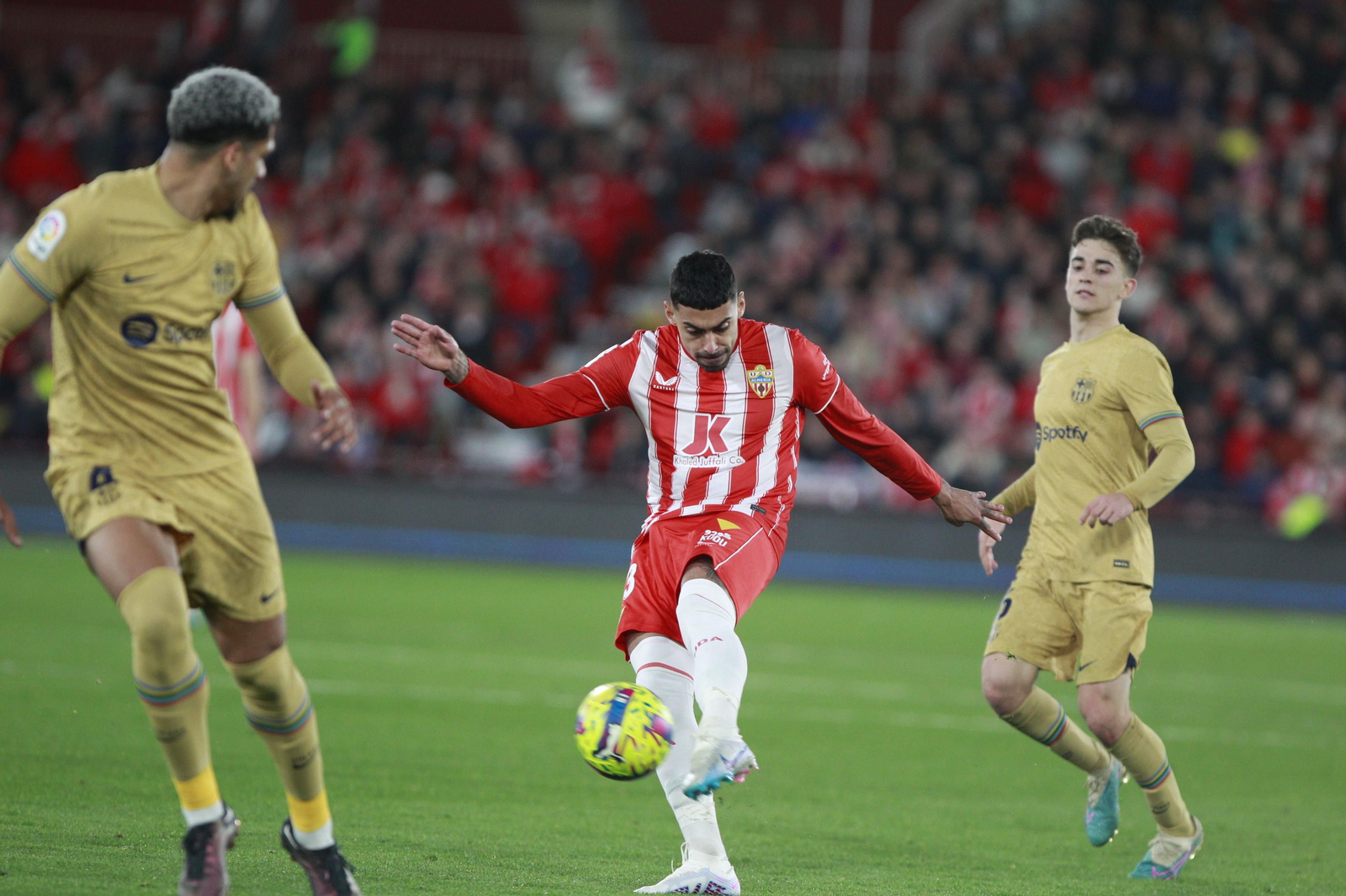Imágenes de la victoria de la U.D. Almería ante el F.C. Barcelona