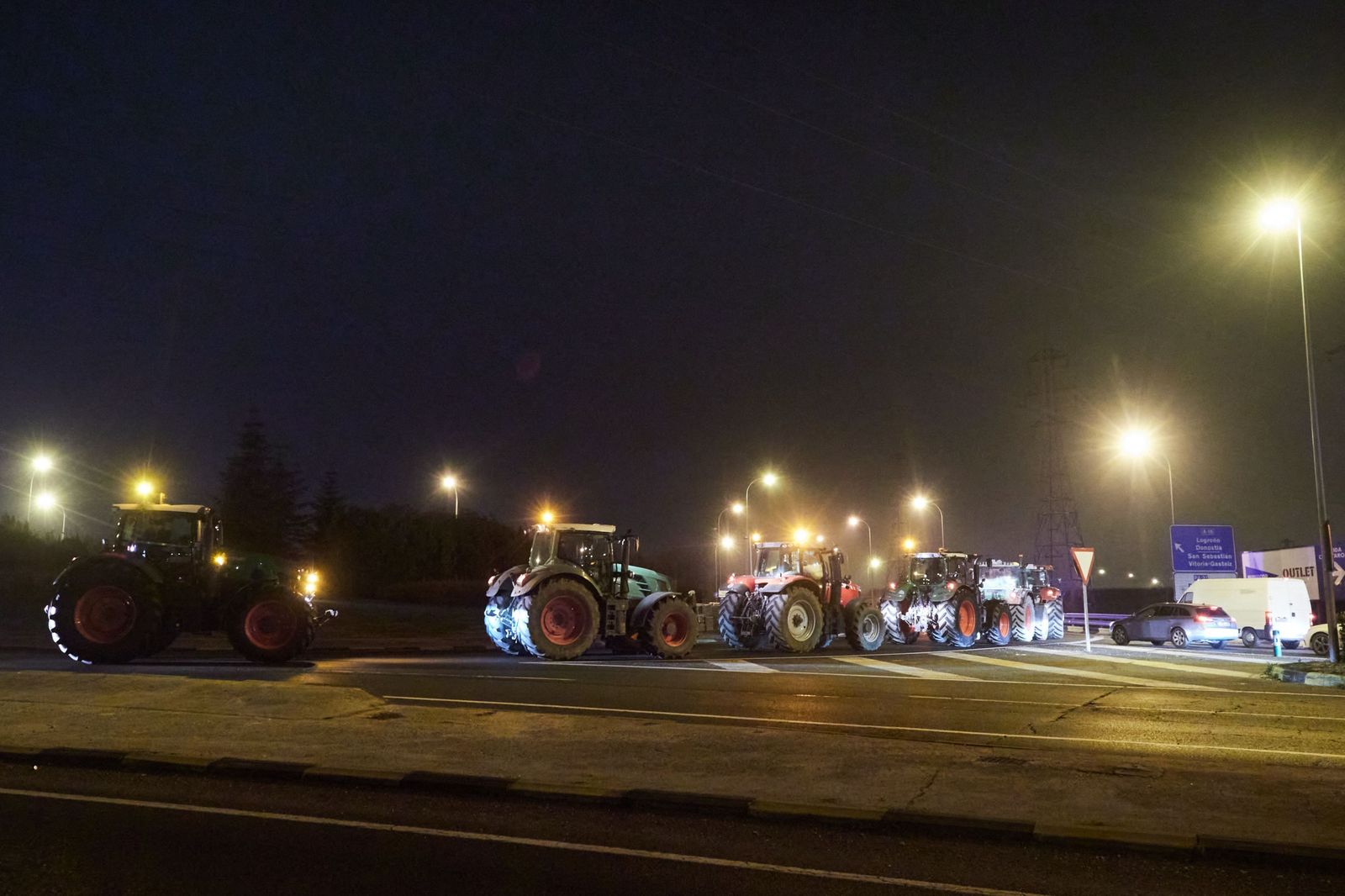 Las imágenes de la tractorada por las carreteras españolas: el campo para las principales vías