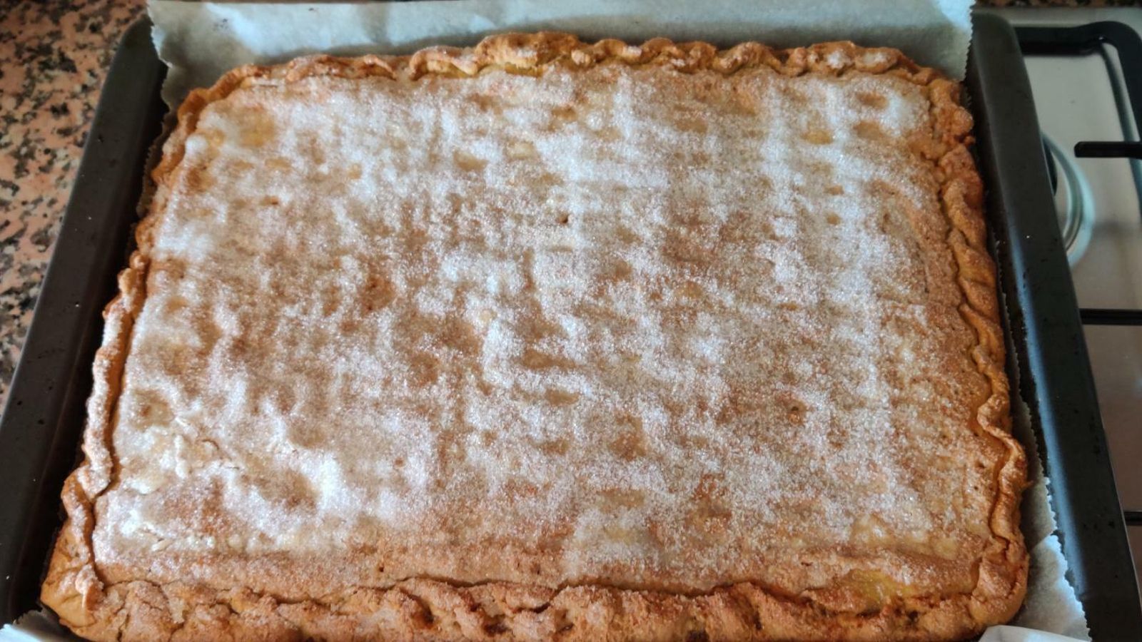 Elaboración casera de una torta de la Virgen. Elaboración casera de una torta de la Virgen.