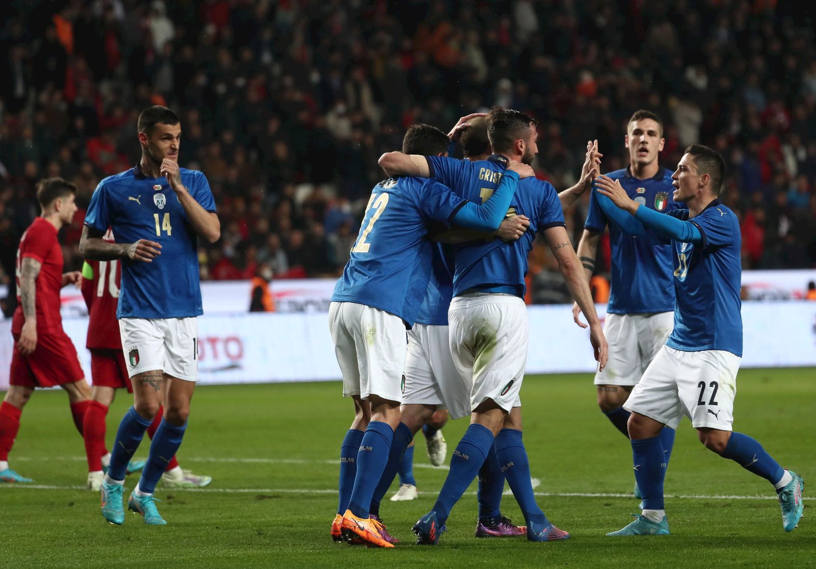 Los jugadores de Italia celebran un gol.