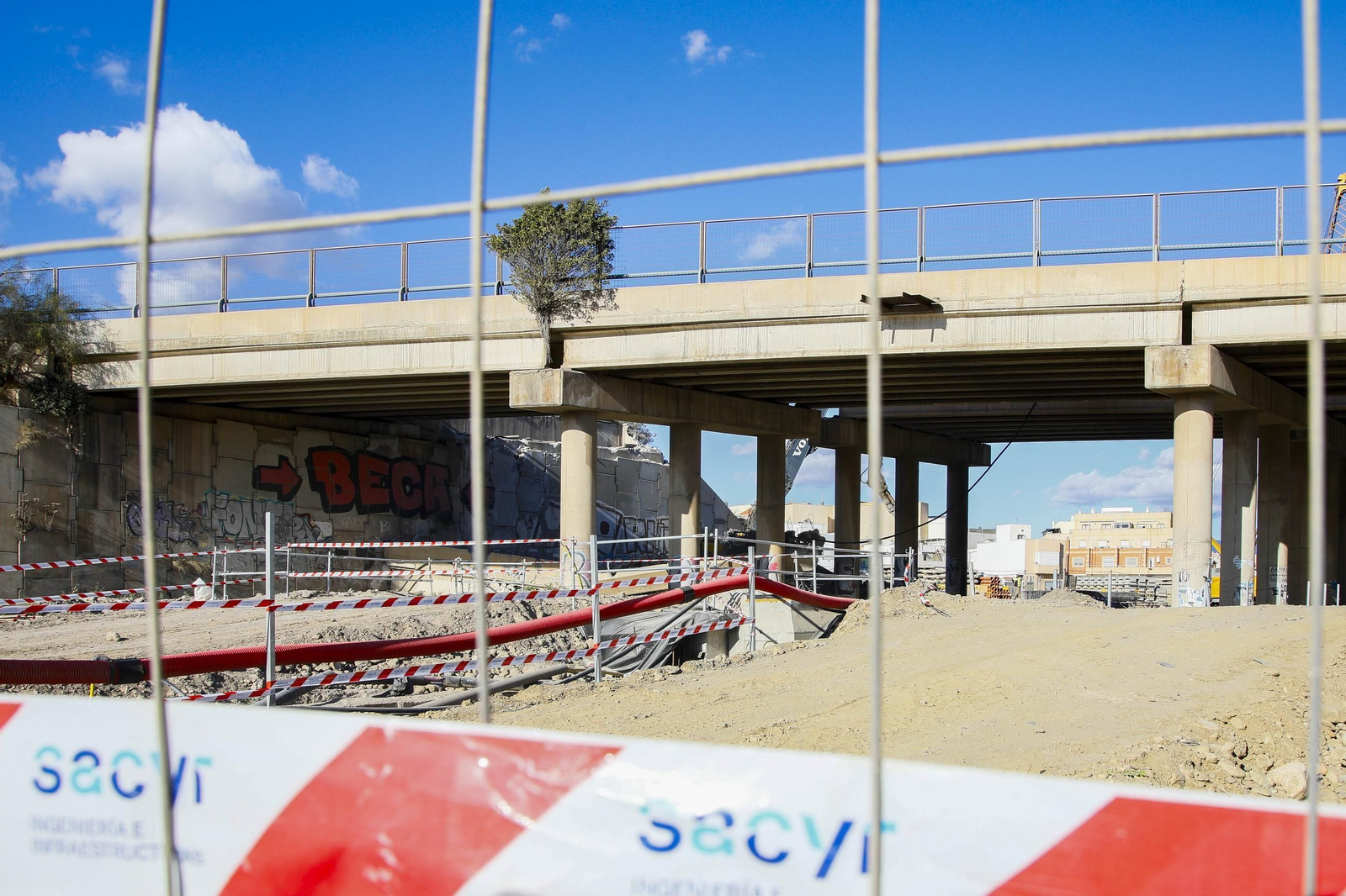 Las mejores imágenes del derribo en el puente de la autovía del aeropuerto y el túnel de La Goleta