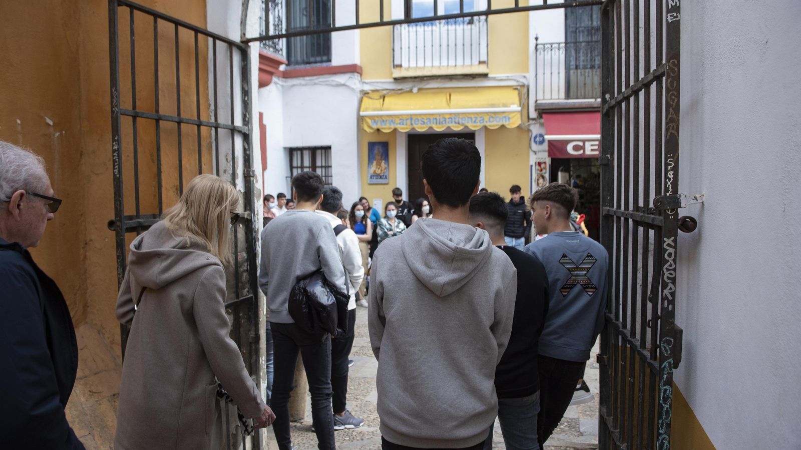 En algunas zonas es imposible transitar si el peatón se queda parado.