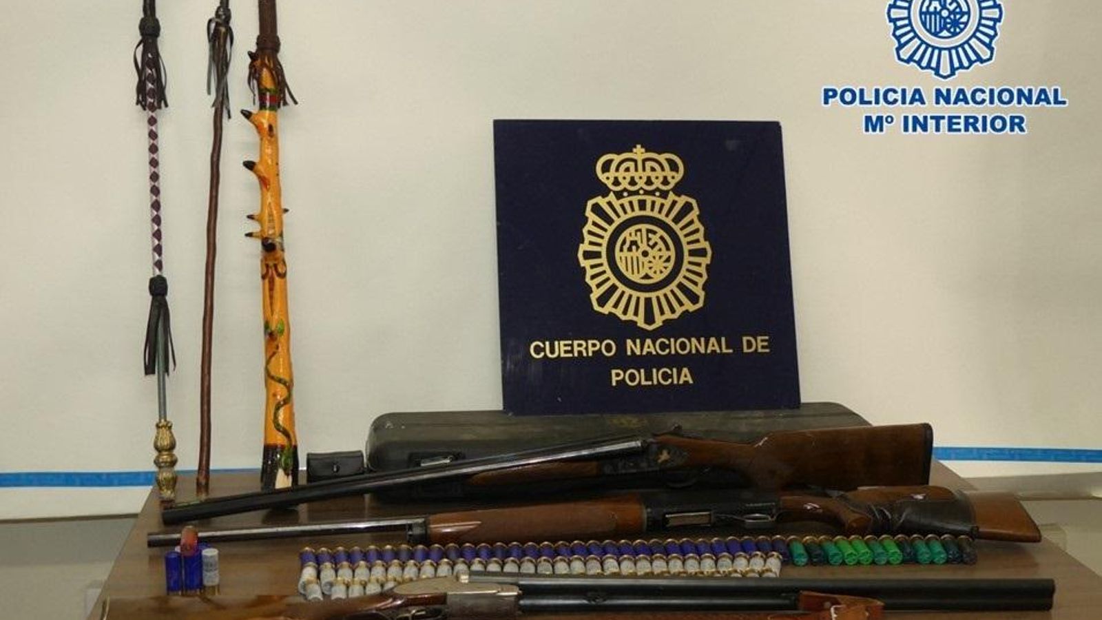 Armas y material requisado tras el tiroteo de Baza.