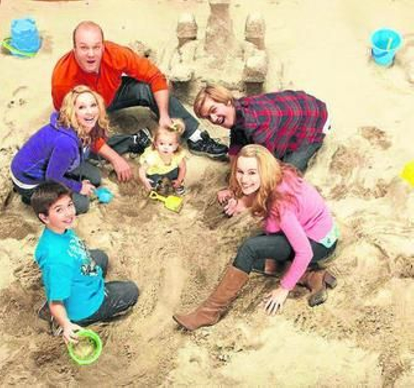 Los personajes protagonistas de la serie 'Buena suerte, Charlie'.