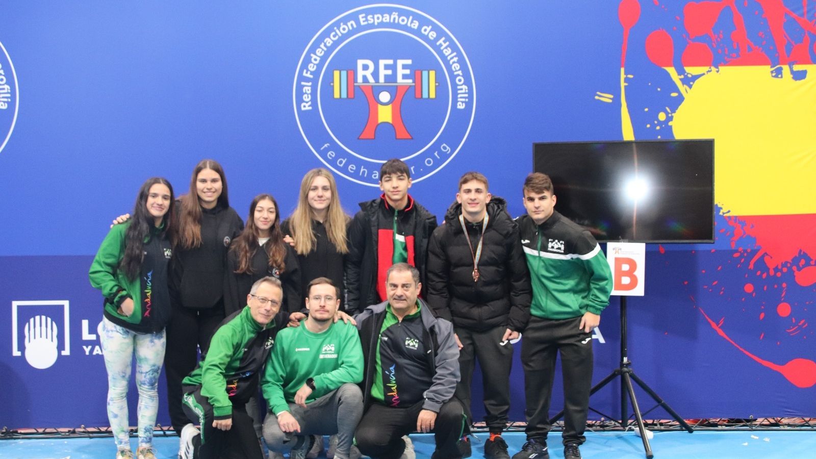 Foto de familia con todos los participantes del CHSF que se desplazaron al Campeonato de España Sub-17.