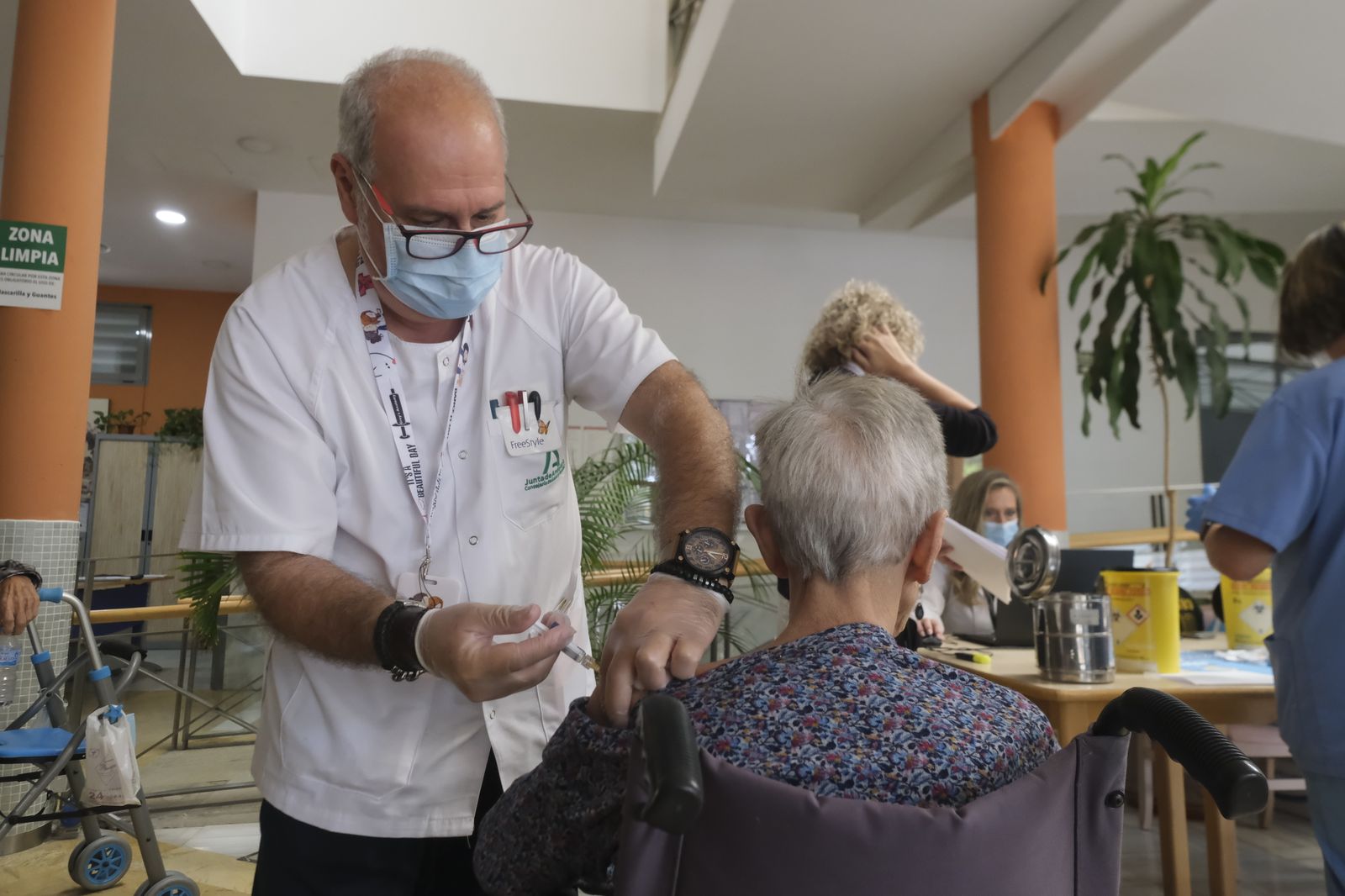 El inicio de la campaña de vacunación de la gripe en Córdoba, en imágenes