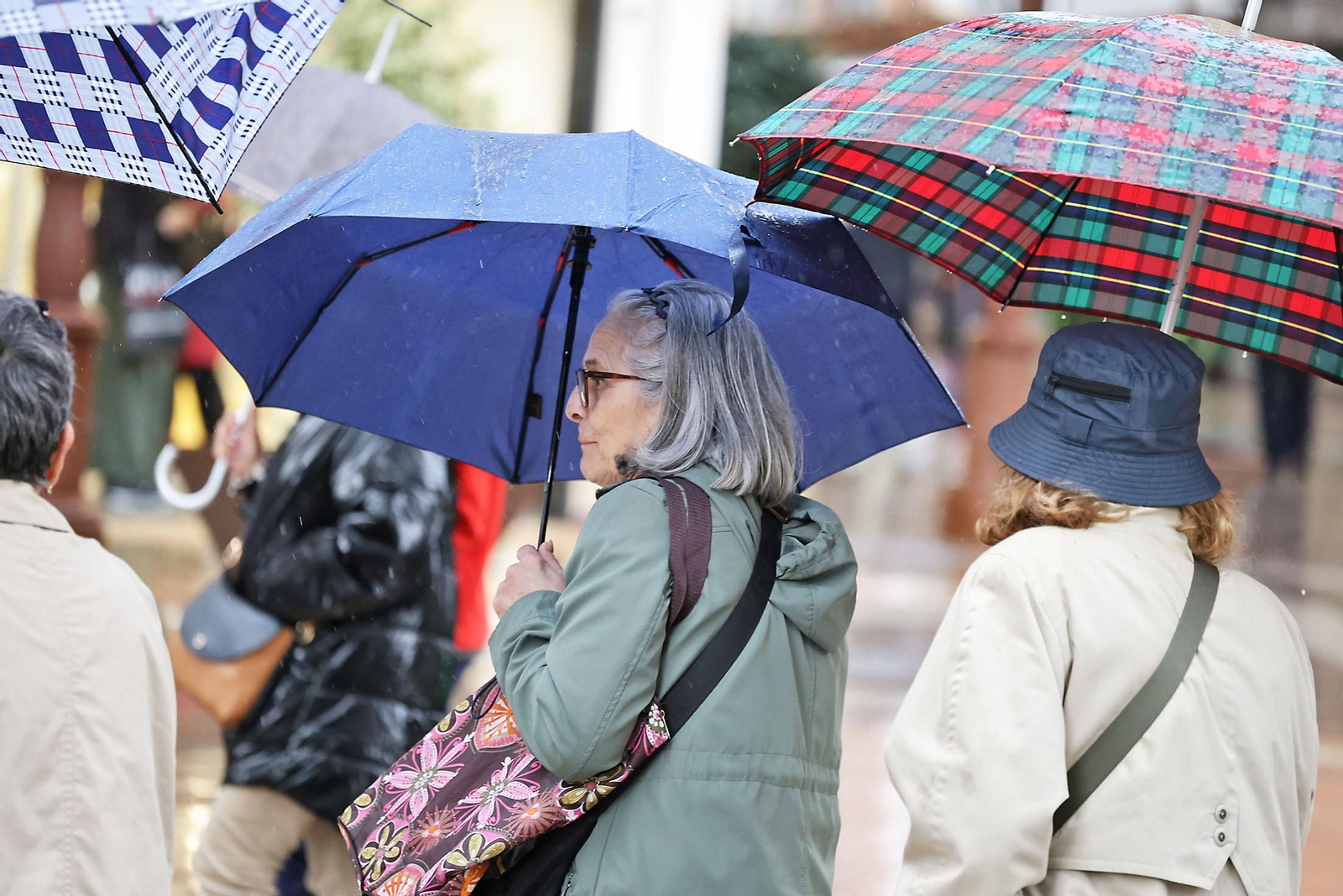 Las imágenes de la lluviosa mañana del jueves 13 de marzo en Huelva
