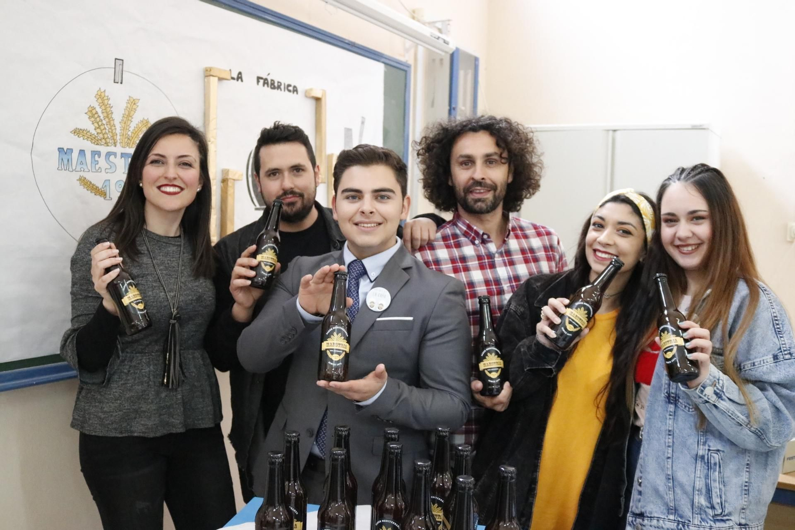 Imágenes de la presentación de la nueva cerveza de los alumnos del IES Mediterráneo