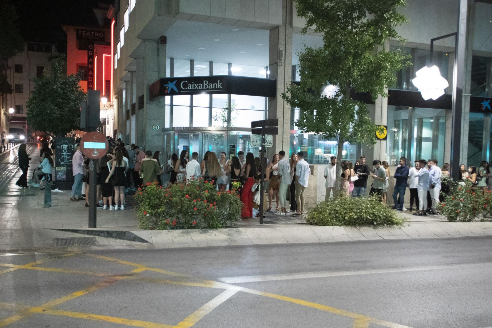 Fotos: así fue la primera noche de Granada en la nueva normalidad