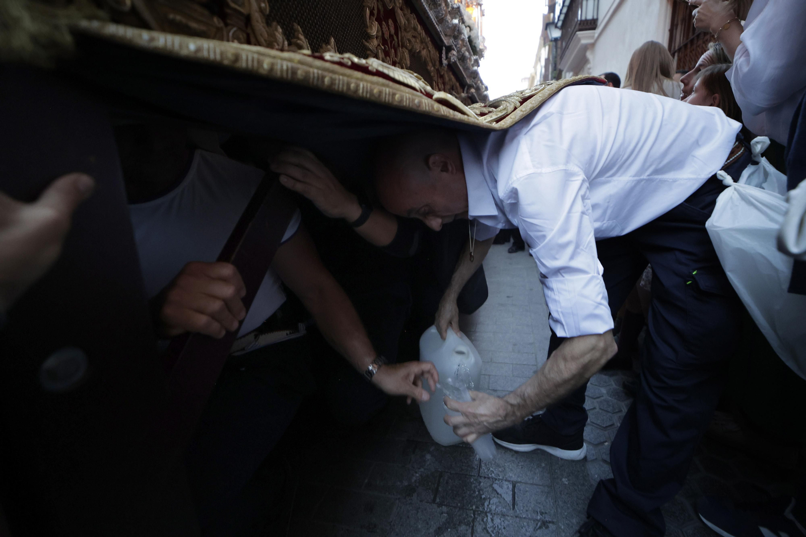 La salida de la Hermandad de las Penas en imágenes