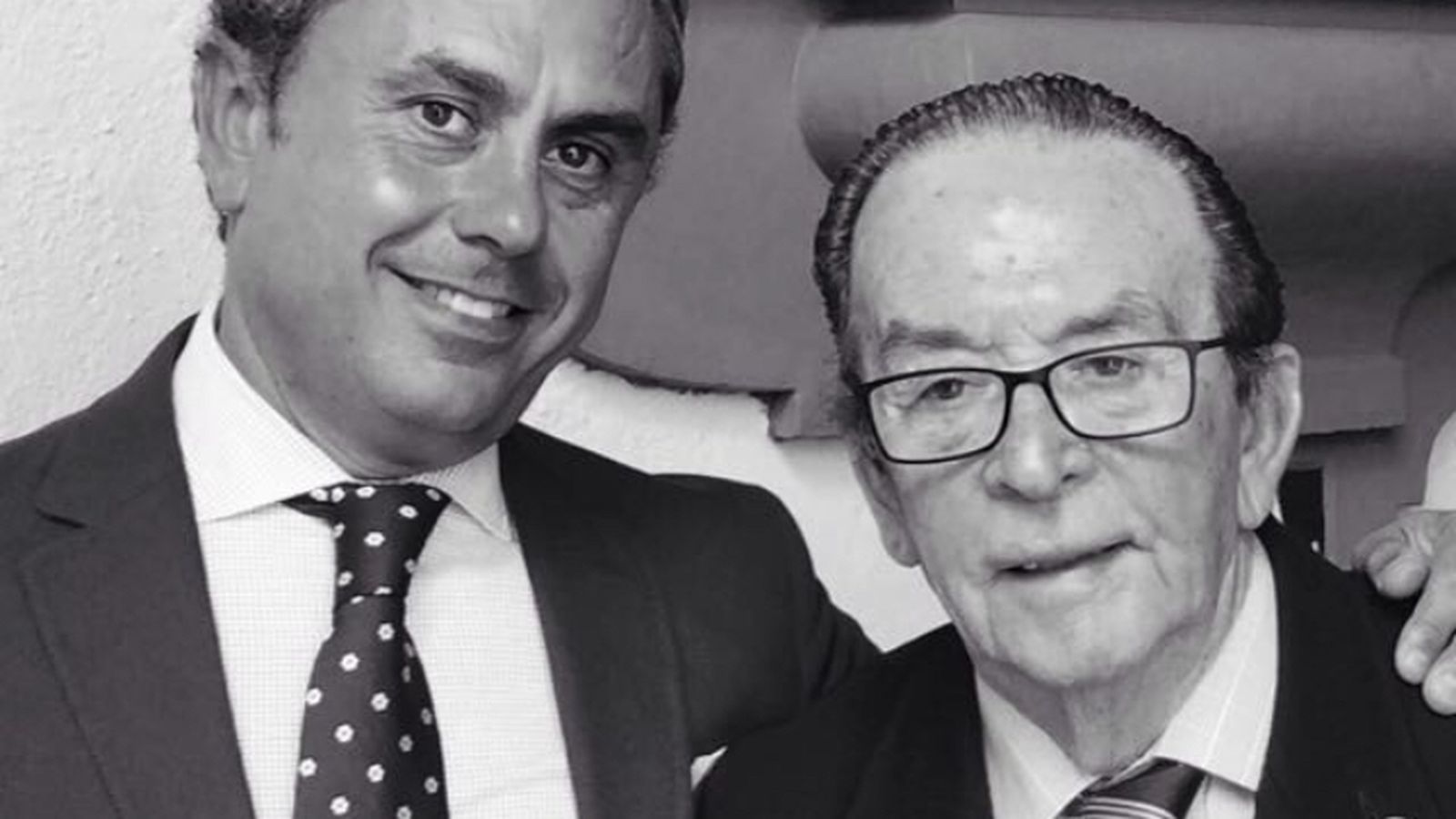 José Antonio Suárez con su hijo, el pintor Ricardo Suárez López.