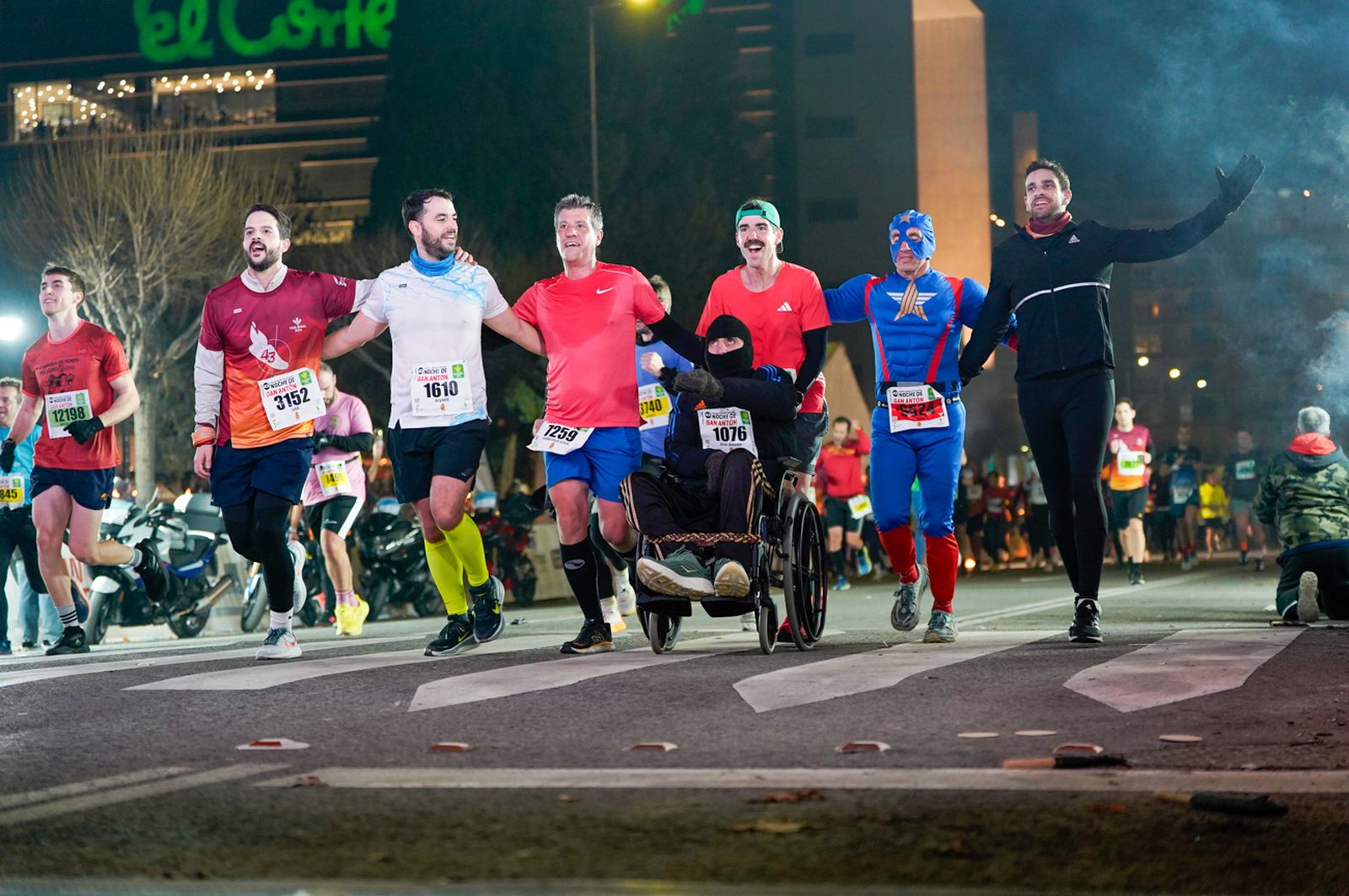 En imágenes: búscate en tu llegada a meta de la Carrera de San Antón 2026 (11)