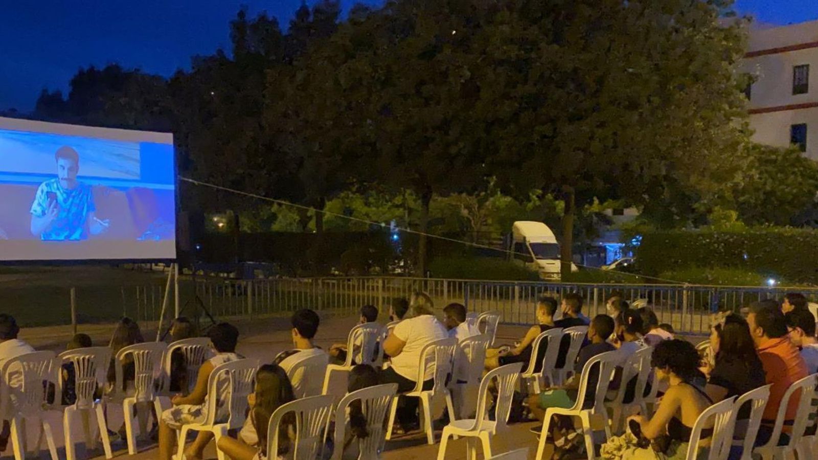 Cine de verano en los Distritos.