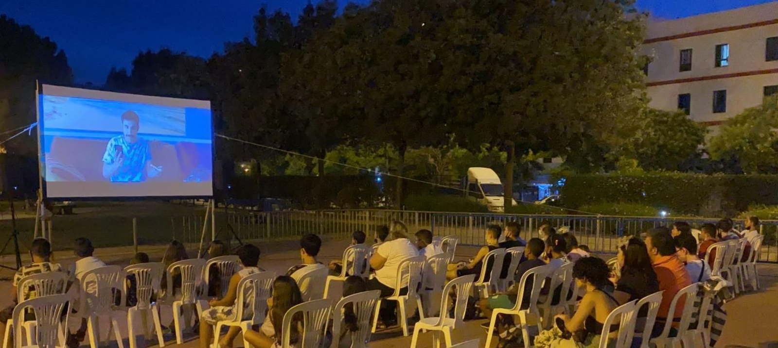 Cine de verano en los Distritos.