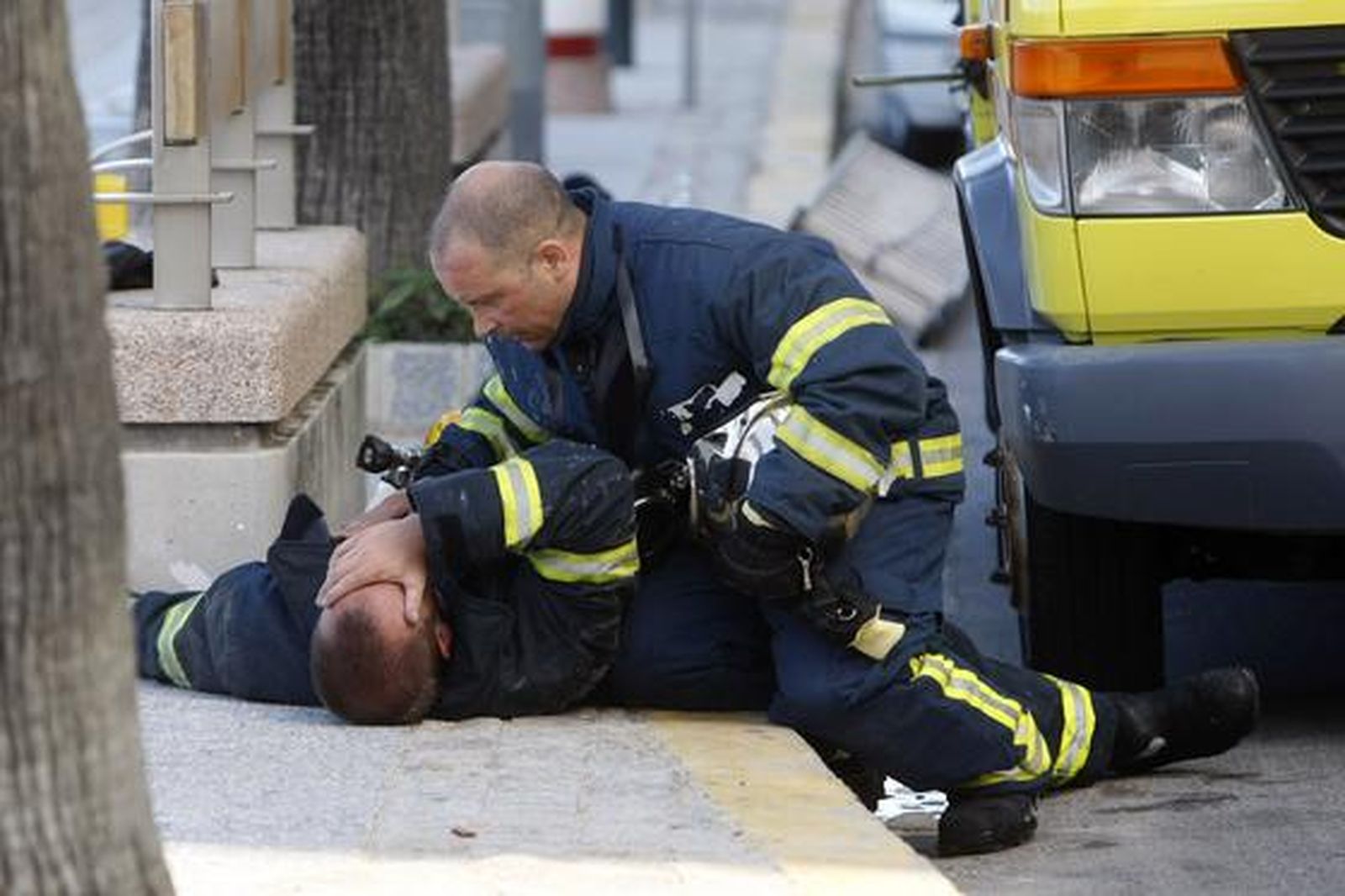 Espectacular incendio en un edificio de la calle Brasil. /José Braza