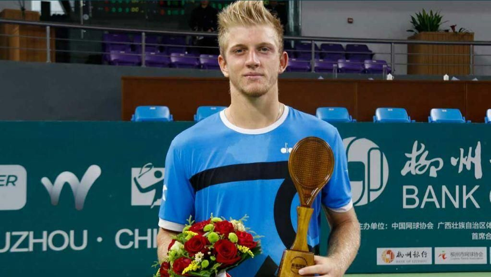 Alejandro Davidovich, tras ganar el título.