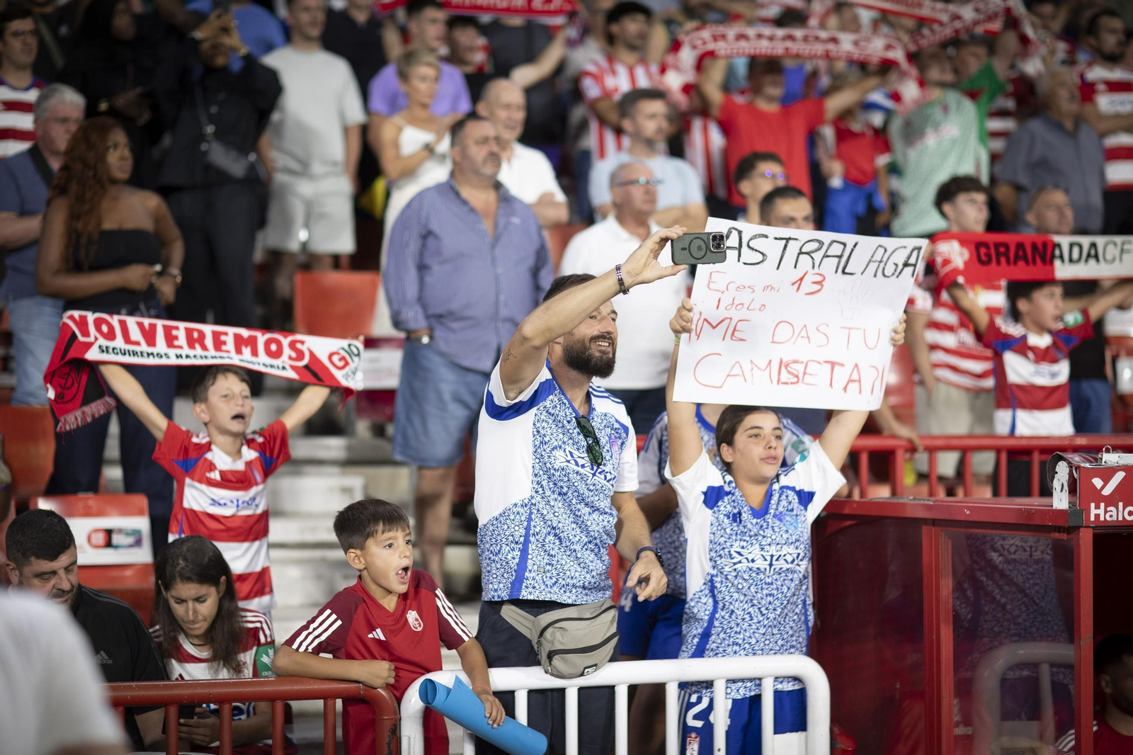 Encuéntrate en la grada de Los Cármenes en el Granada-Leganés