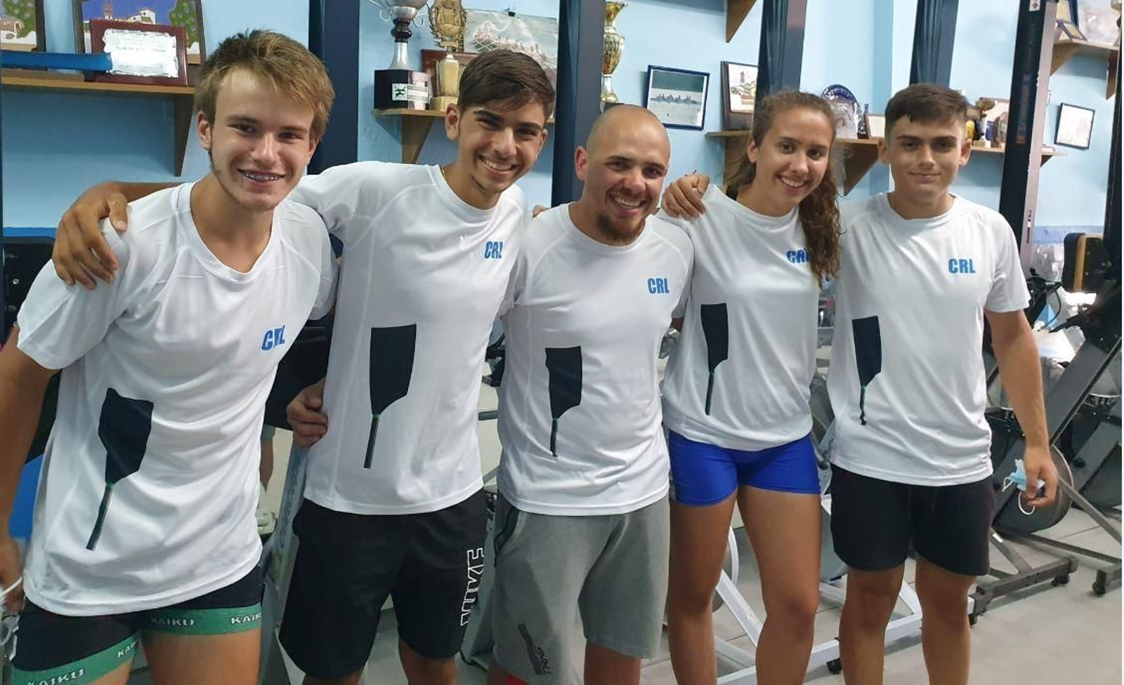 Los cinco expedicionarios del Club de Remo Linense