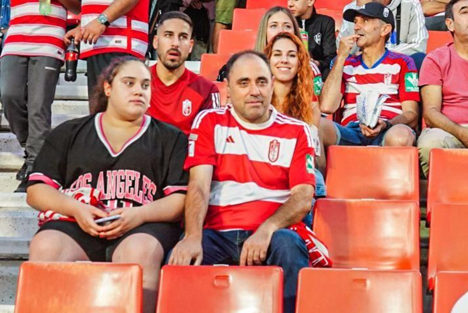 Encuéntrate en la grada de Los Cármenes en el Granada-Málaga