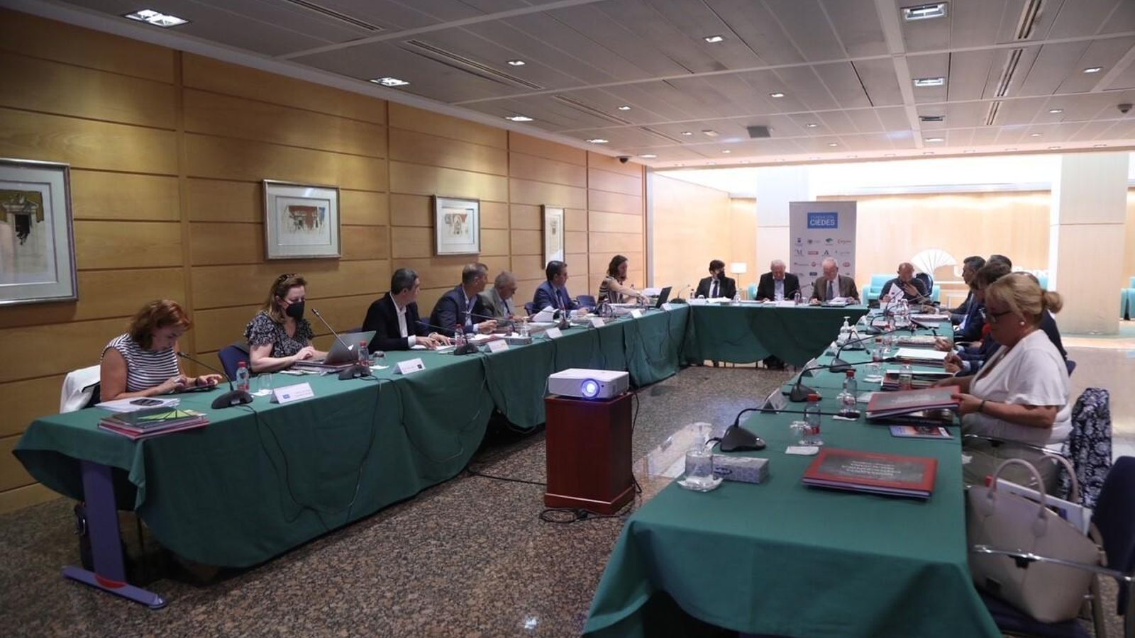 Un momento de la reunión del patronato de la Fundación Ciedes.