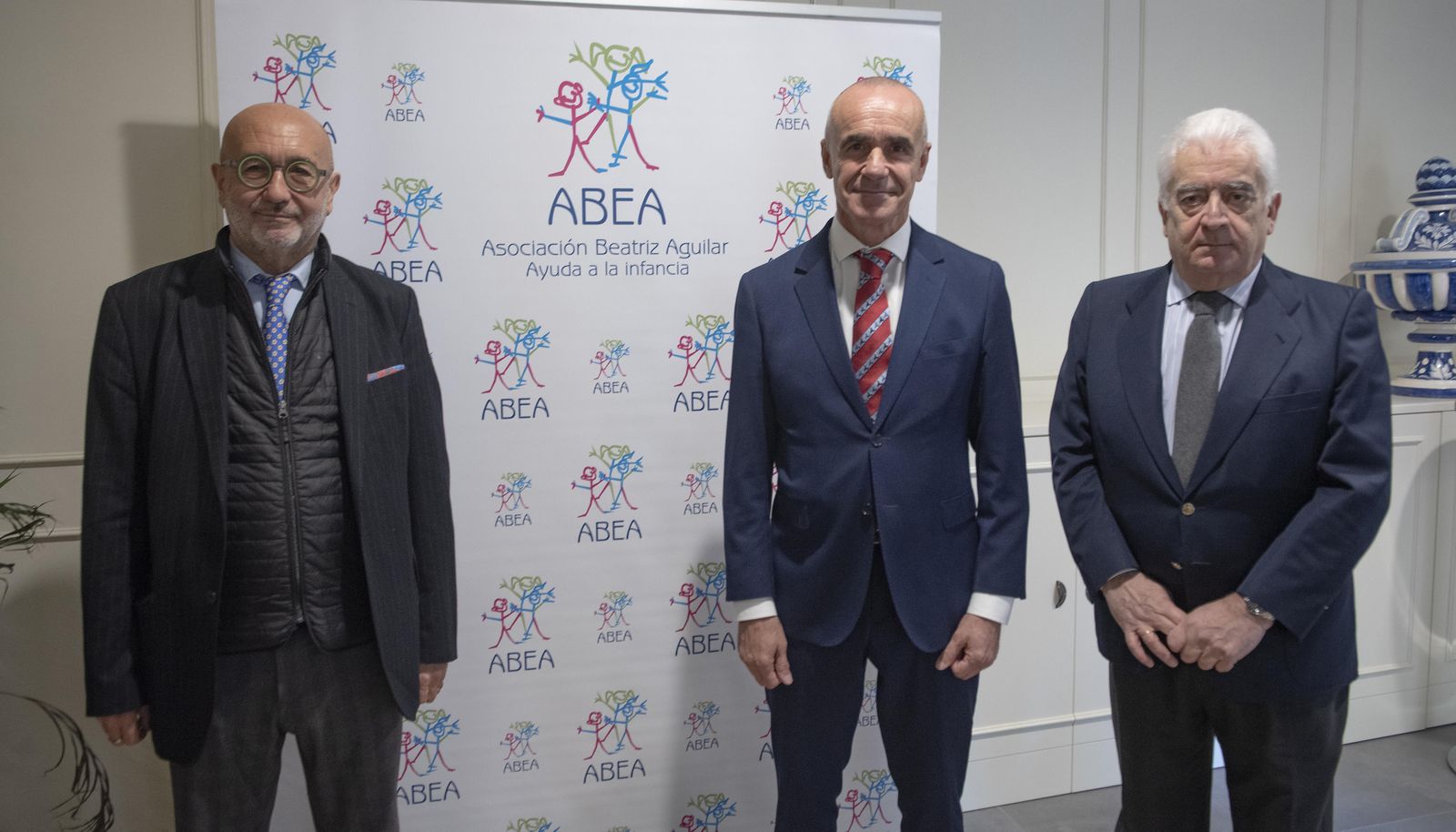 Antonio Muñoz, entre Manuel Marchena y Rafael Aguilar.