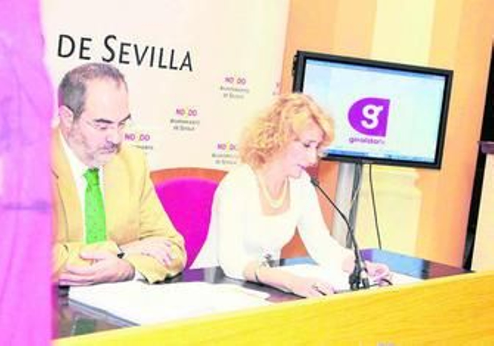 Antonio Silva, ex director de Giralda TV, y Maribel Montaño, presidenta del consejo de administración.