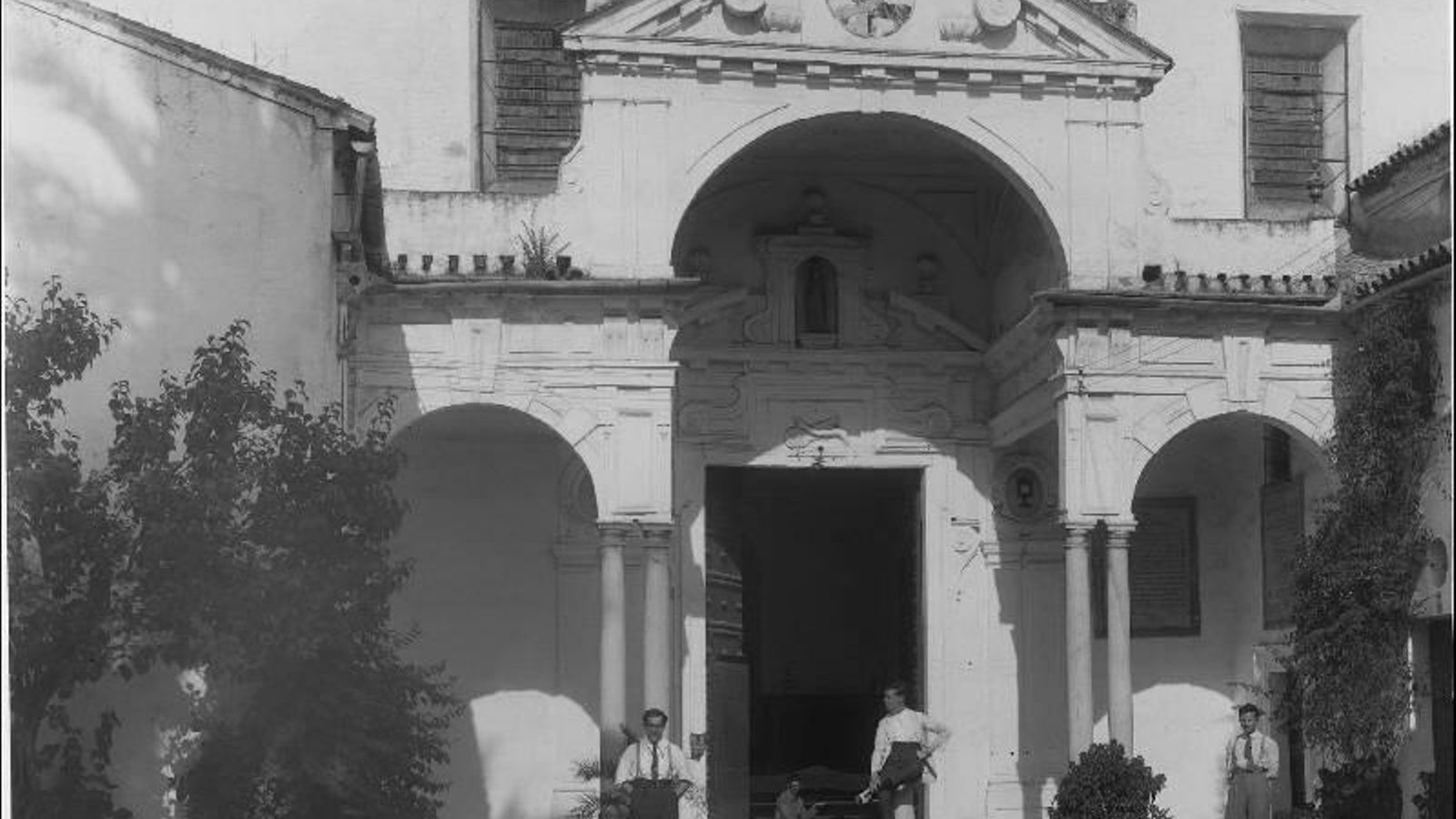 Imagen antigua del compás de la Iglesia.