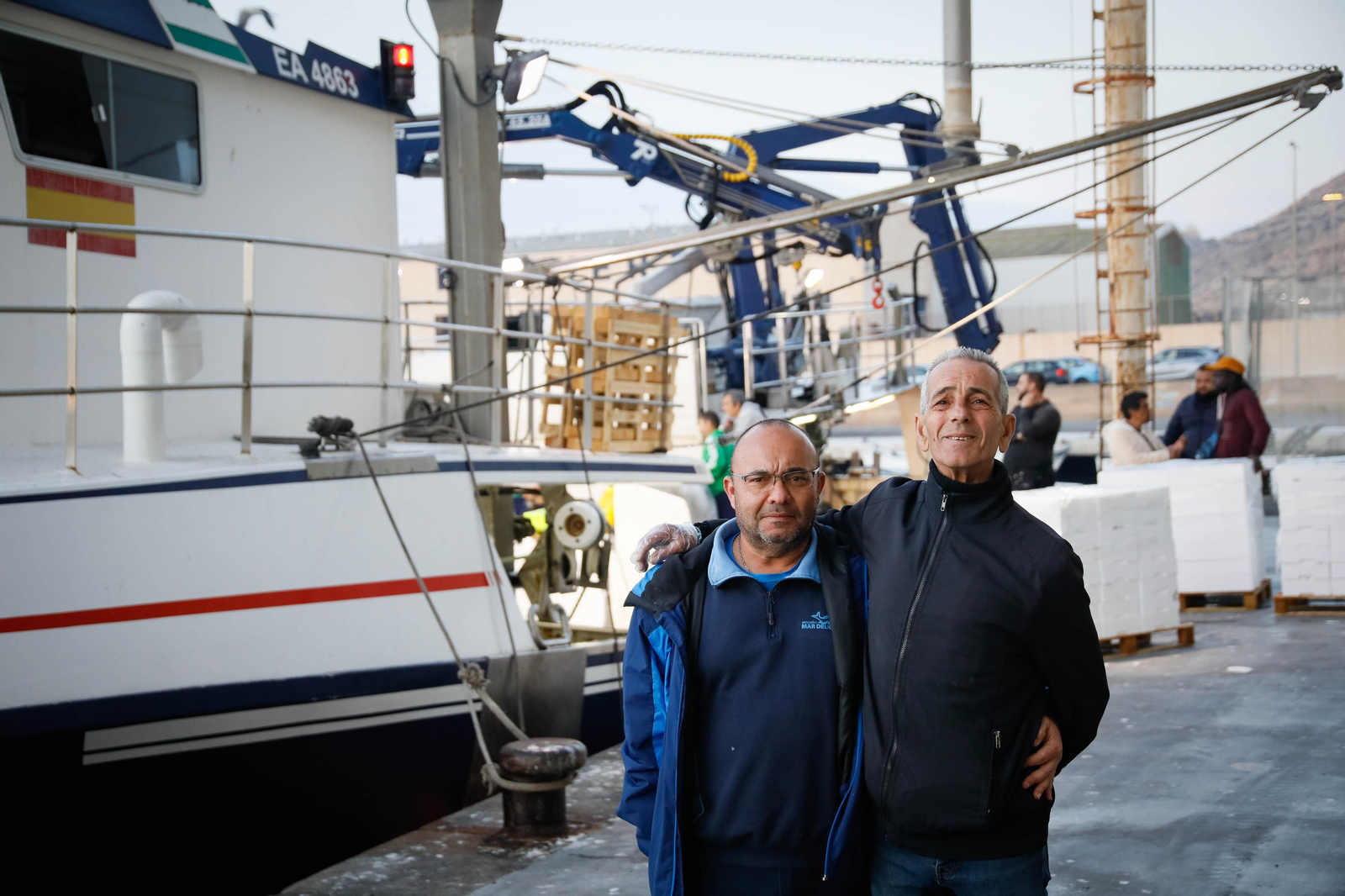 Te contamos en imágenes como ha sido la descarga de las traiñas en la lonja de Almería