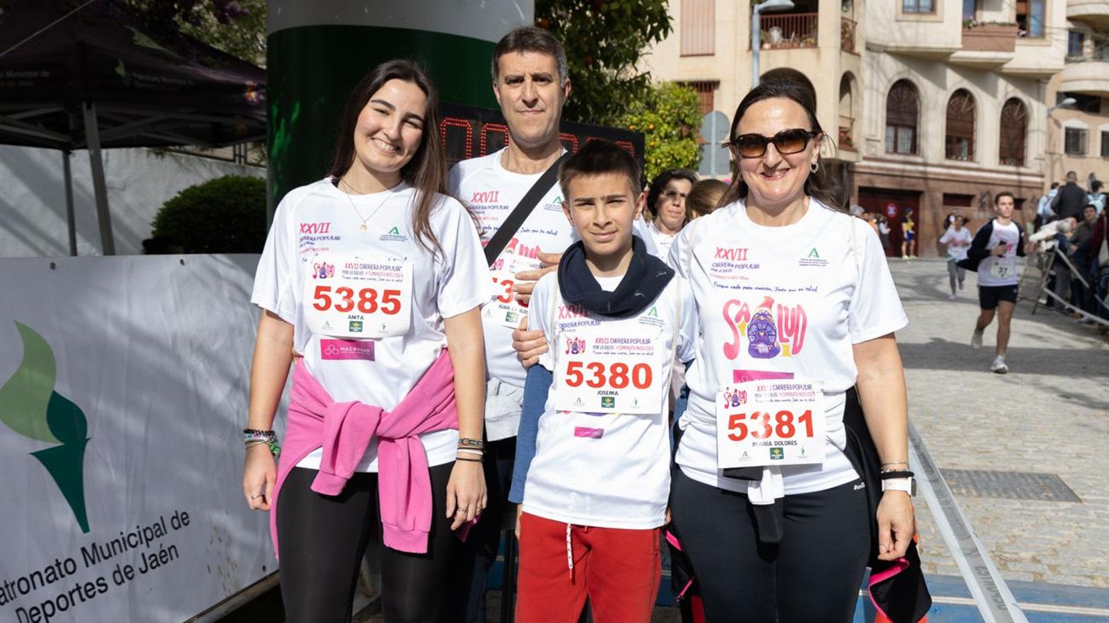 Más de 2.100 participantes corren para promover la salud en Jaén, en imágenes (1)