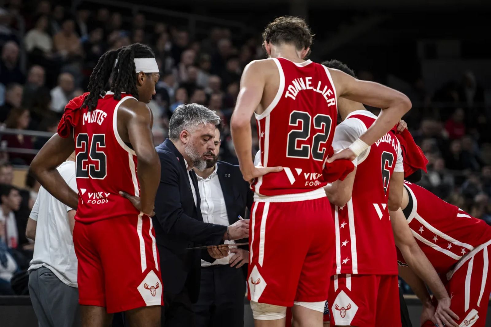 BCL: El Chalon vence al Joventut (84-77) y pone ardiendo el grupo del Unicaja