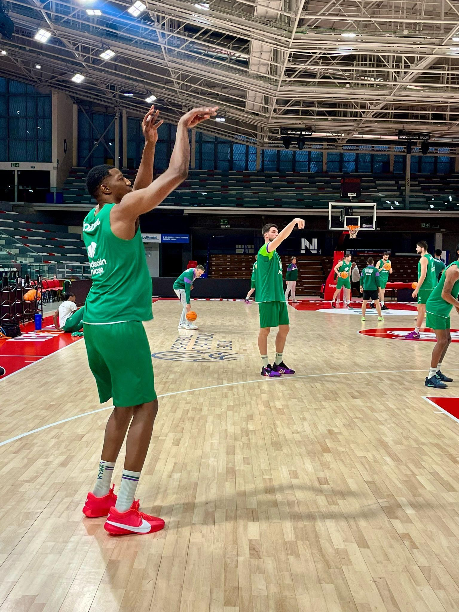 El Unicaja prueba el PalaBigi, escenario del duelo ante el Reggiana