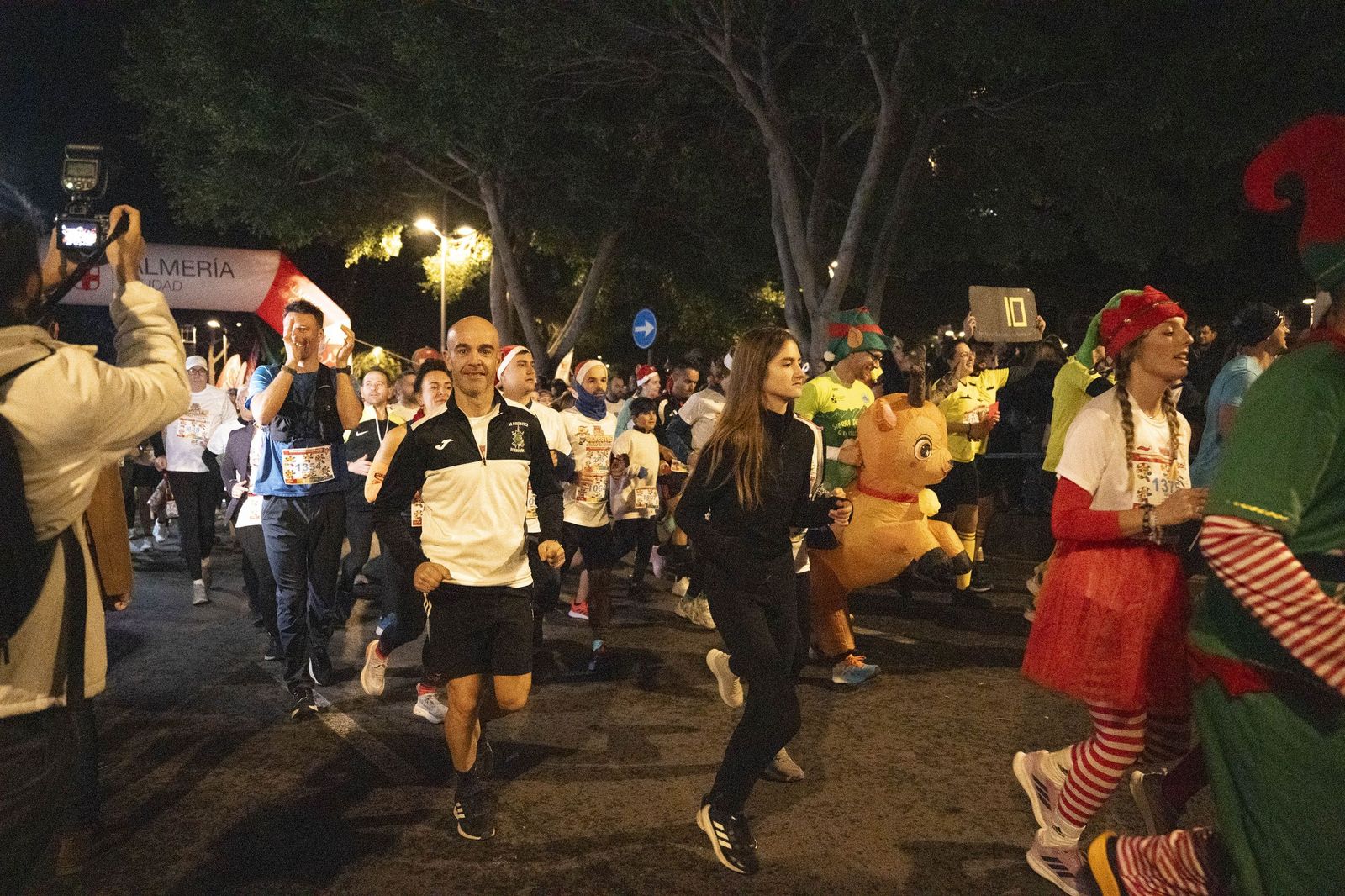 Almería corre y celebra su memoria olímpica en una San Silvestre de récord