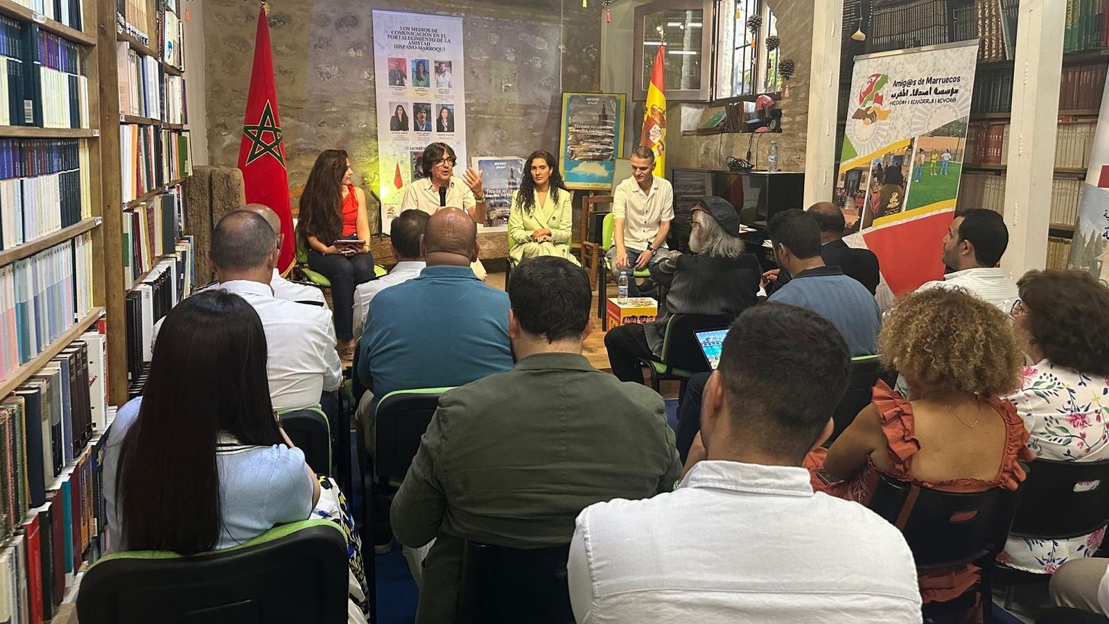 El periodista algecireño José Ángel Cadelo participa en un foro sobre el papel de los medios en la amistad hispano-marroquí, celebrado en Granada.