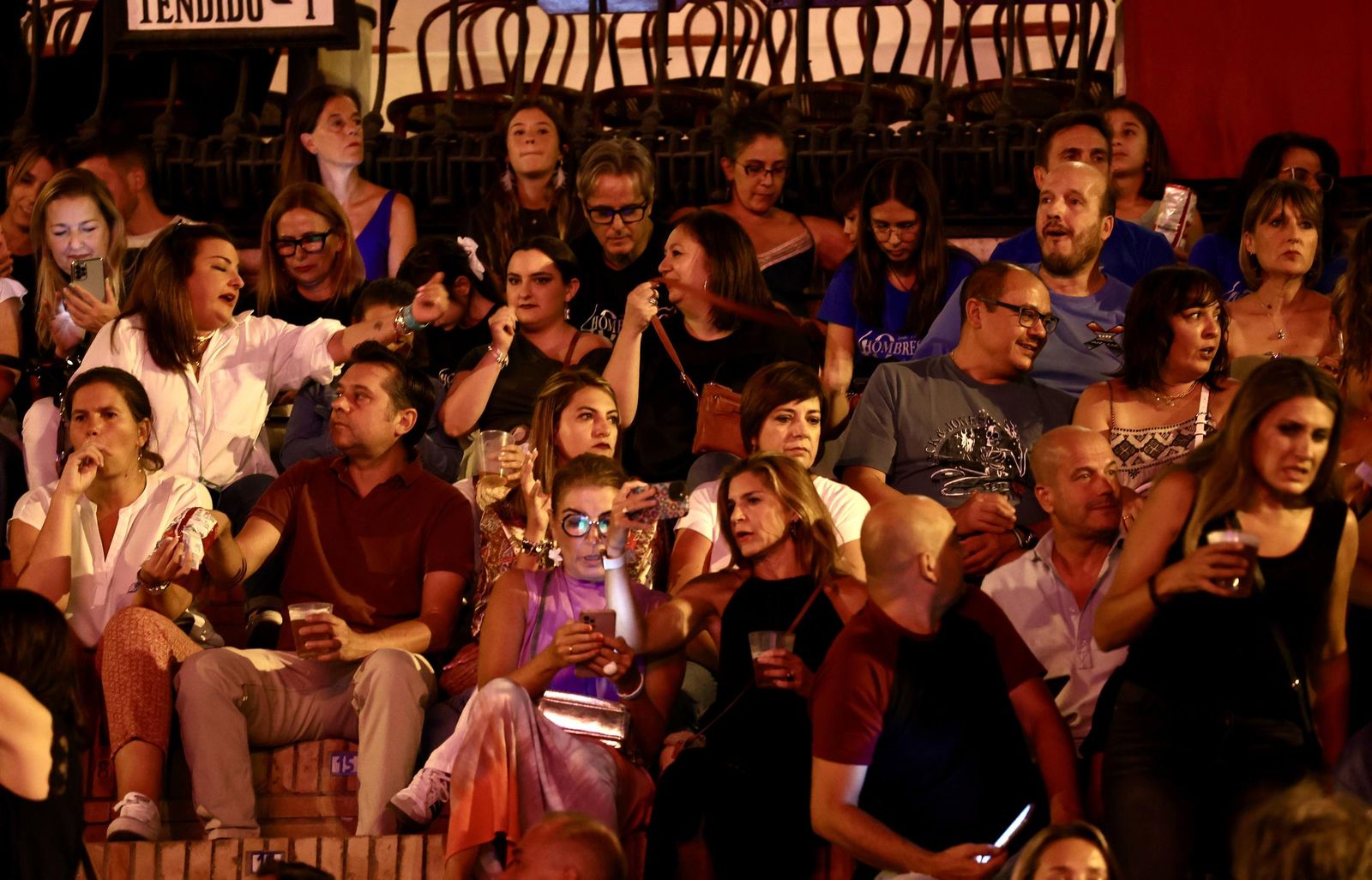 Búscate en el concierto de Hombres G