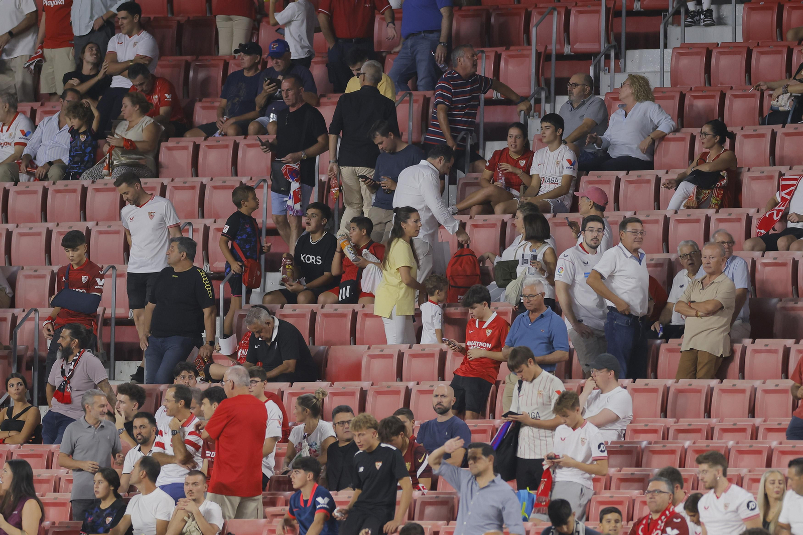 Búscate en las fotos del Sevilla-Rayo