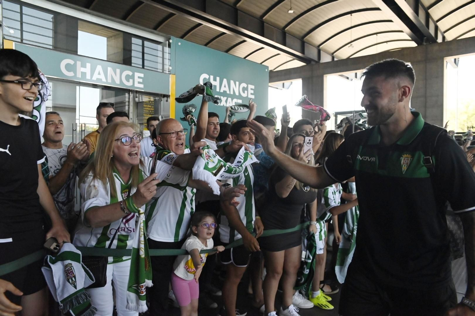 Las mejores fotos de la despedida al Córdoba CF antes de su viaje a Barcelona