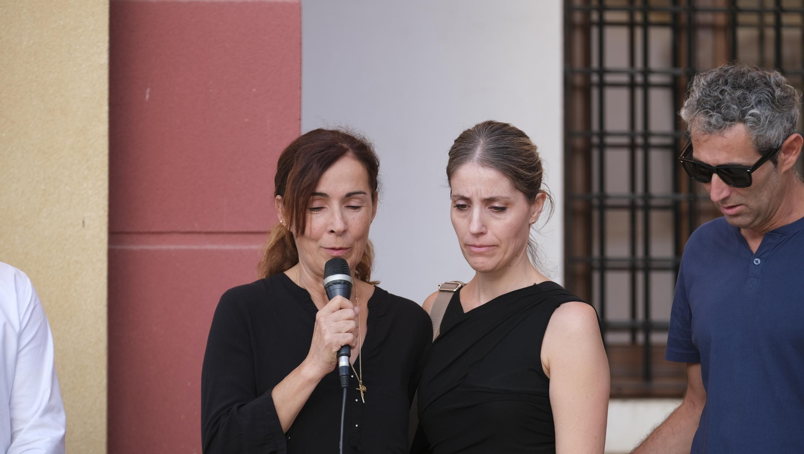 Las fotos de la masiva concentración por el asesinato de Antonio Campos en Berja