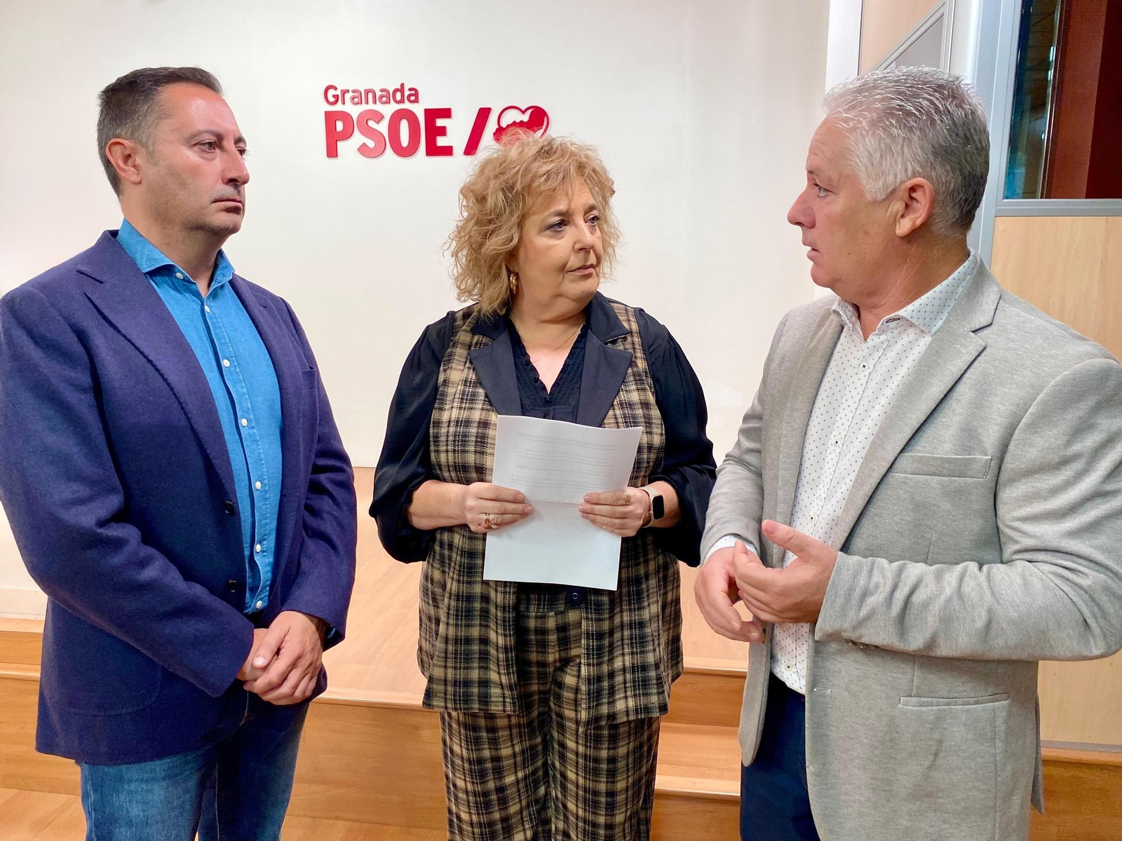 FOTO. Fátima Gómez junto a José María Villegas y Eloy Vera.