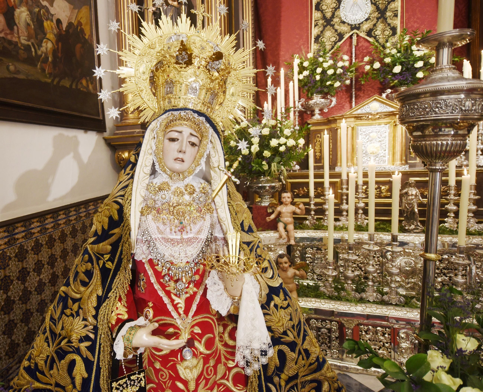 El besamanos de la Virgen de los Dolores, en imágenes