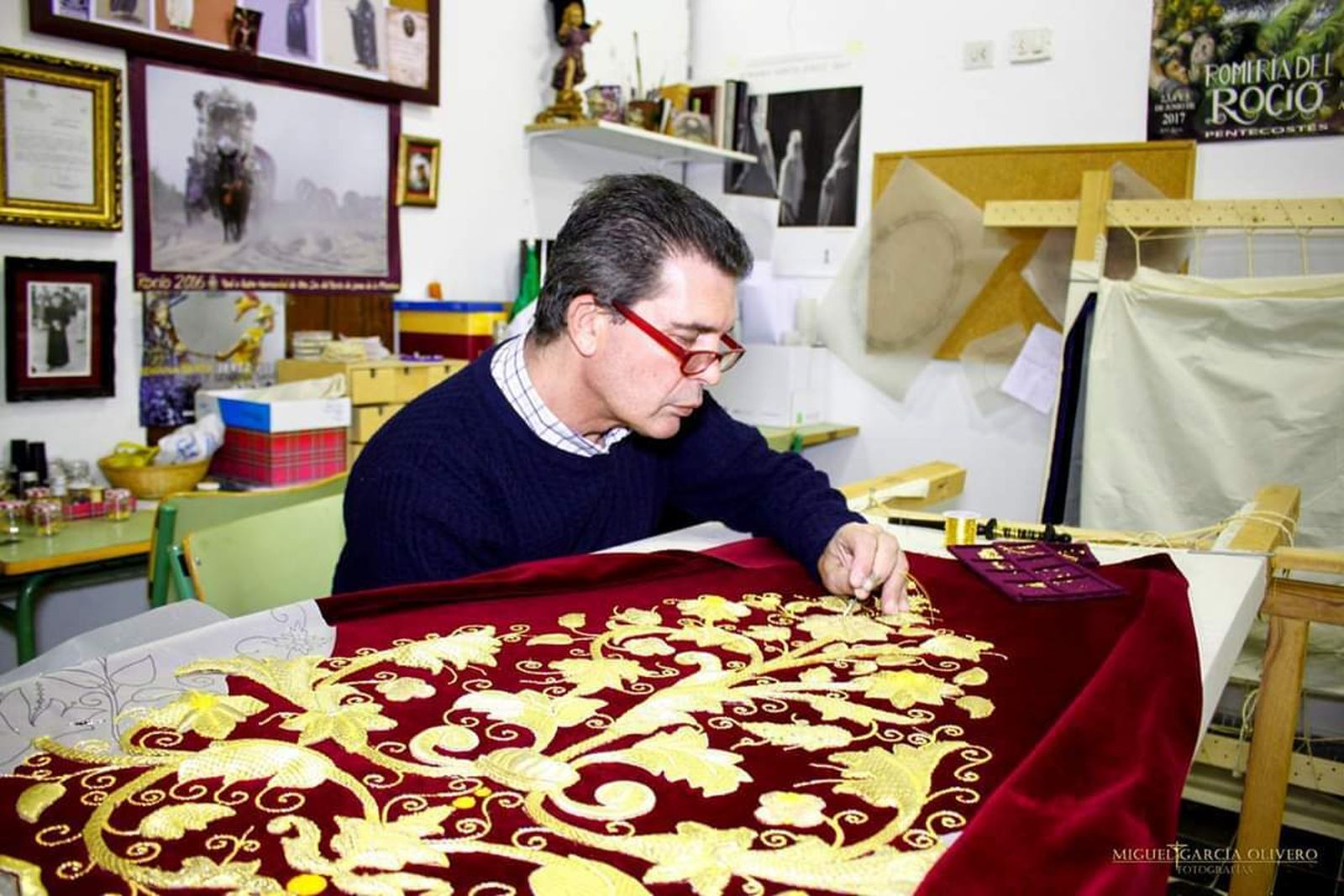 José Antonio Cachero trabajando en su taller.