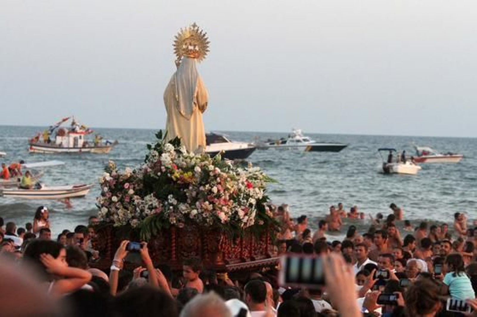 La Virgen del Carmen en Punta Umbría

Foto: EFE