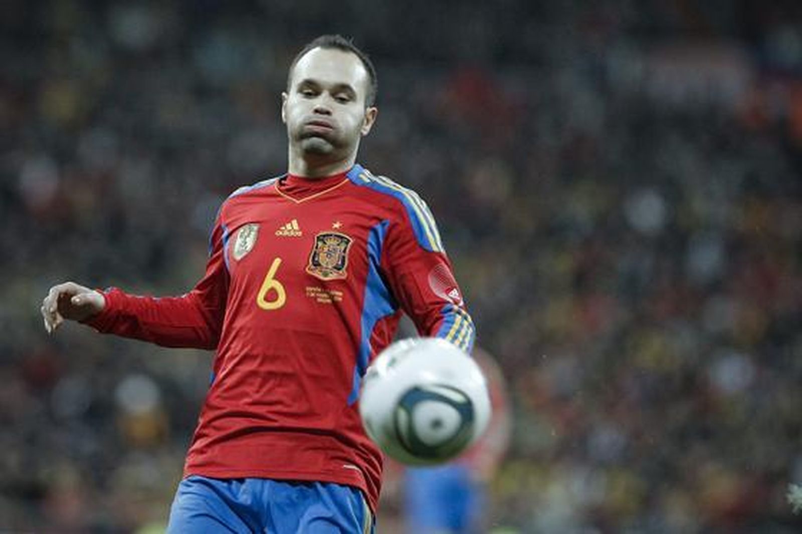 España rompe su mala racha en los amistosos al ganar a Colombia 1-0 en el Bernabéu. / EFE