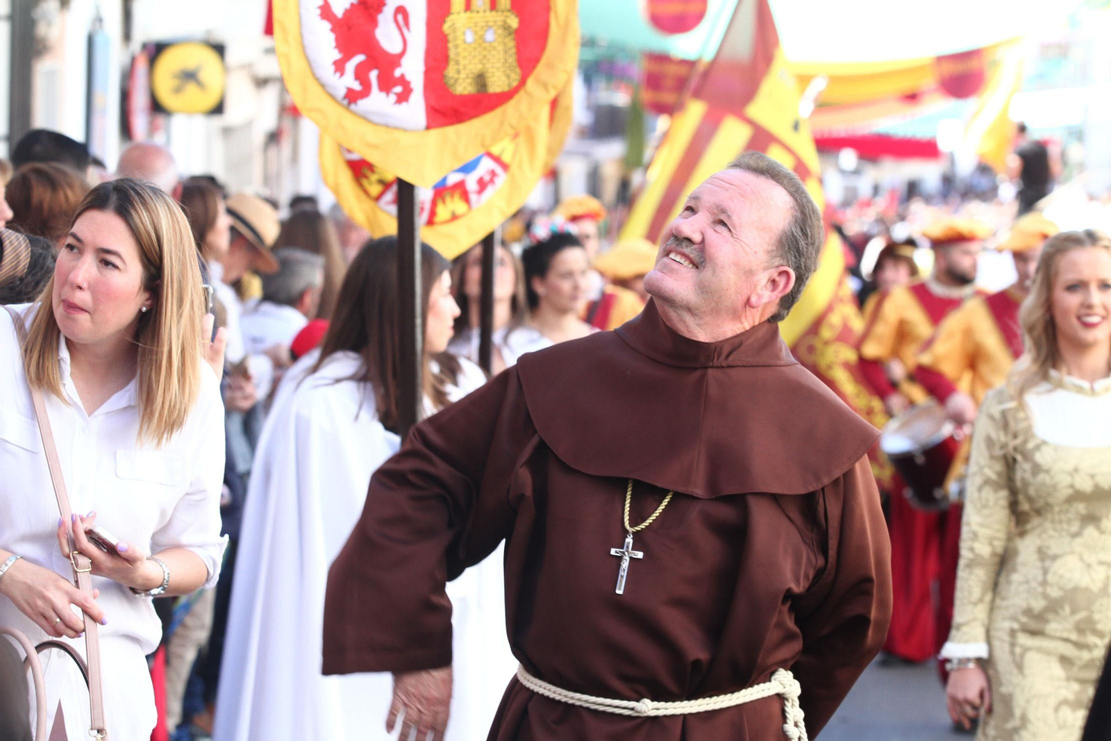 Imágenes del desfile de la XIX Feria Medieval del Descubrimiento, en Palos de la Frontera