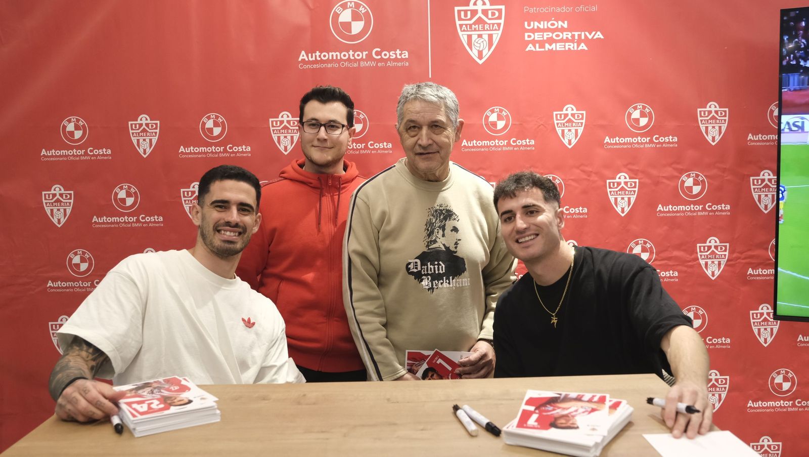 La firma de autógrafos de Jon Morcillo y Miguel de la Fuente en Automotor Costa BMW