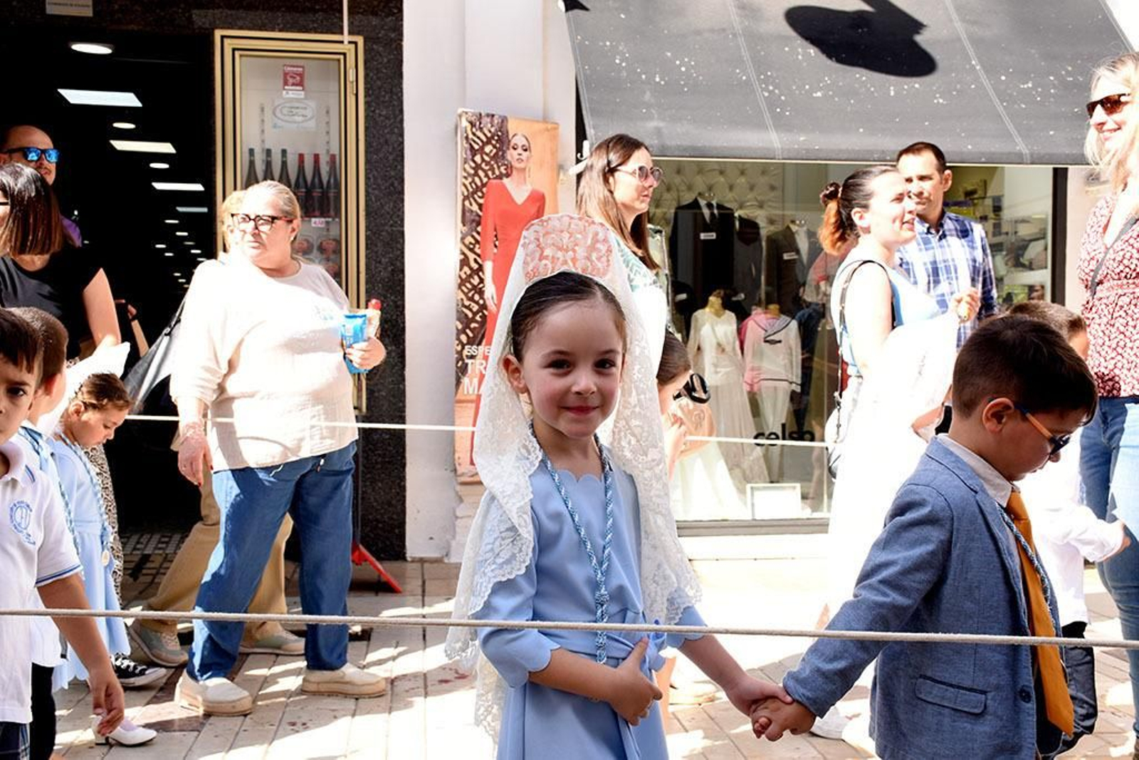 Imágenes de la procesión de la Virgen Milagrosa del colegio San Vicente de Paúl