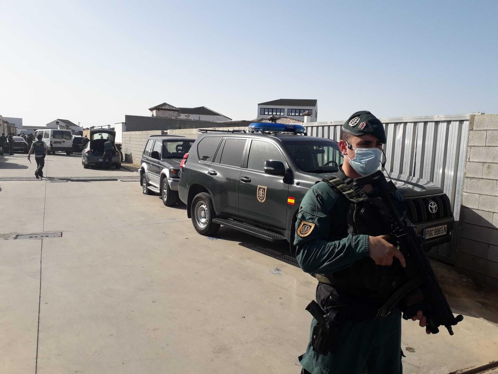 La Guardia Civil registra 19 viviendas en la operación Dolmen contra el blanqueo en La Línea