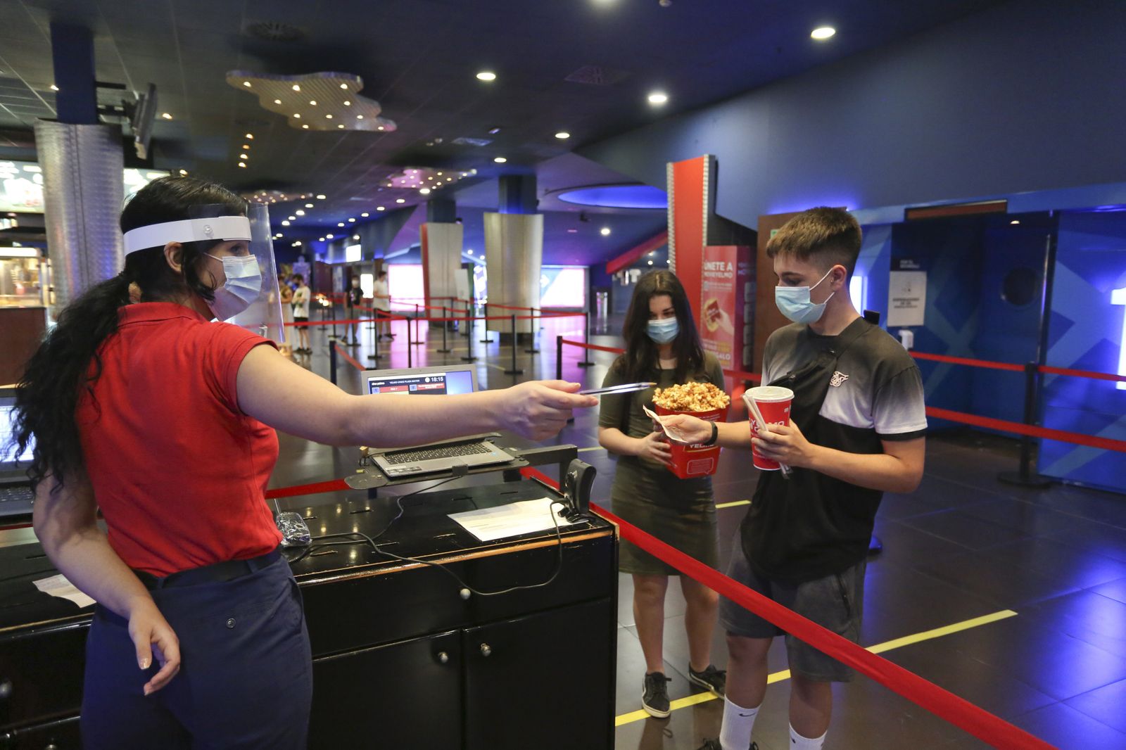 El regreso de los cines a Málaga, en fotos