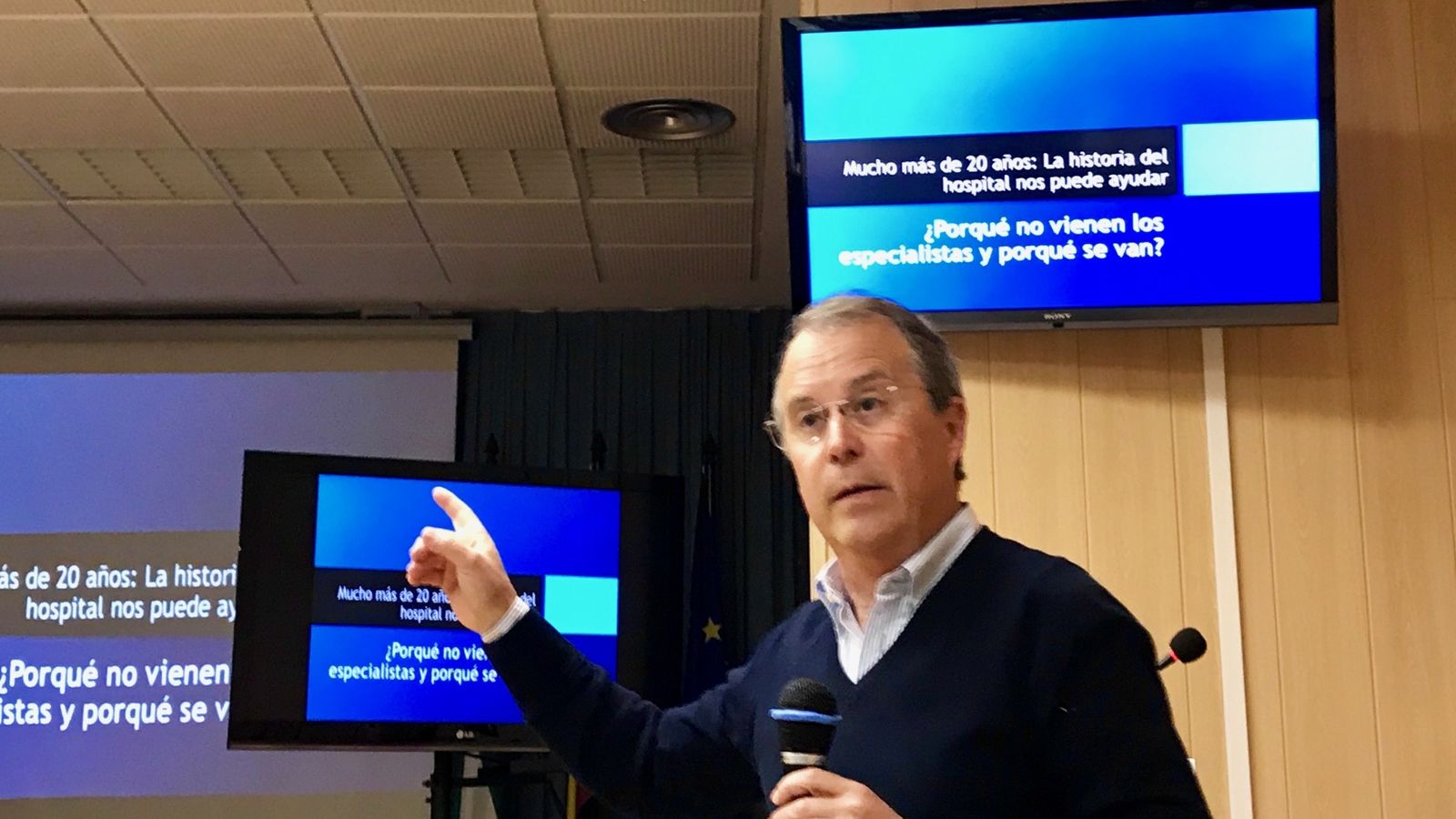 Conferencia en el hospital huercalense.