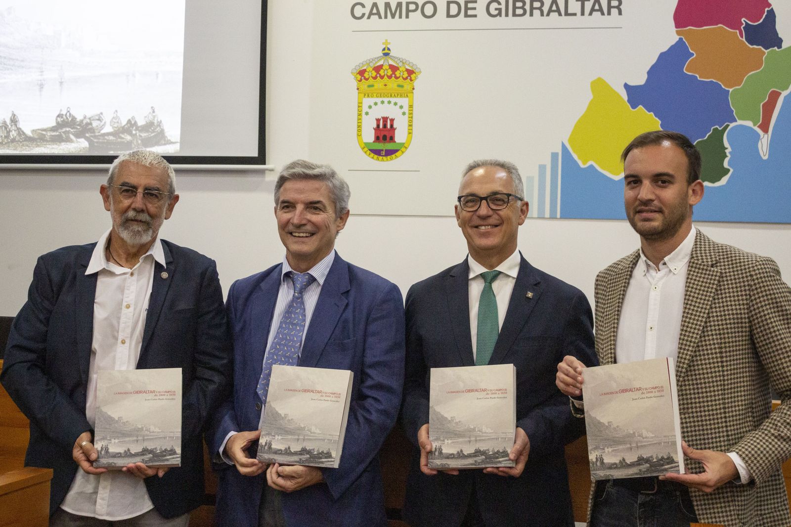 Fotos de la presentación del libro 'La imagen de Gibraltar y su Campo (II). De 1800 a 1850'.